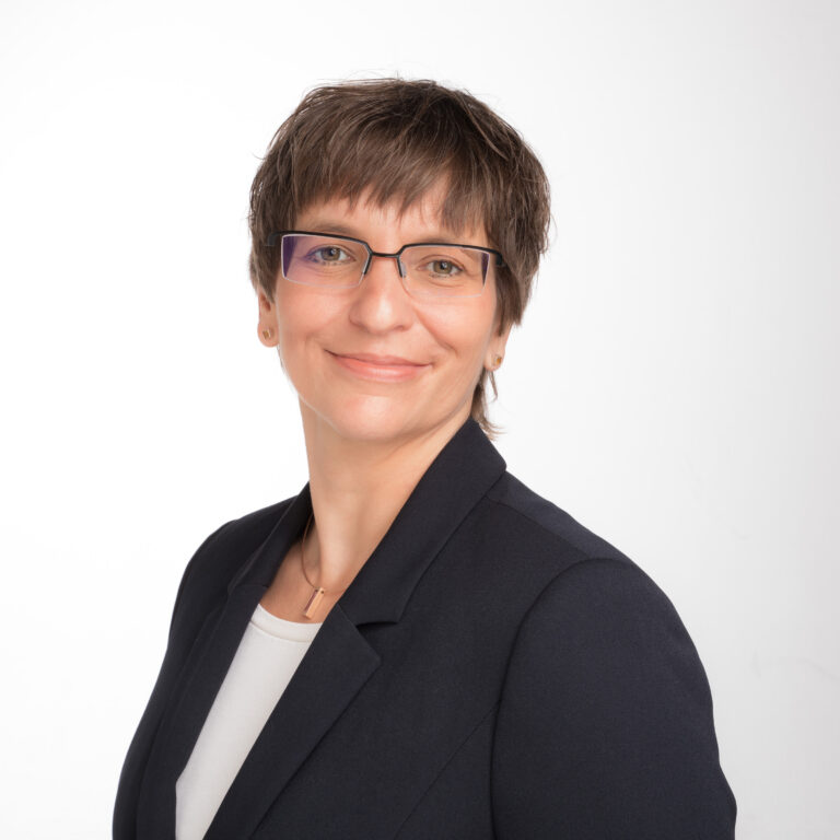 Bettina Pauk portrait photo woman in black jacket and glasses
